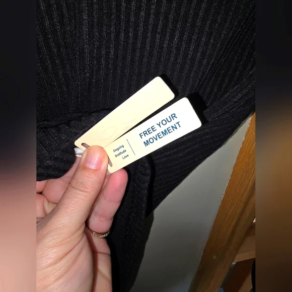 OGL Ribbed Everyday V-Neck Top - Picture 2 of 4